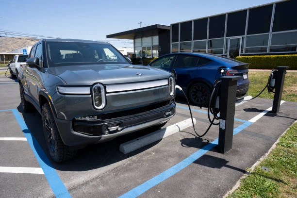 Explore Battery Replacement Costs for electric vehicles in the USA with this full 2025 guide. Learn average prices, warranty coverage, lifespan, and factors that affect EV battery expenses.