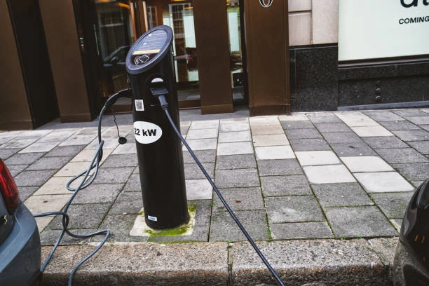 Home Charger vs Public Charger in the USA: What’s Better for You?